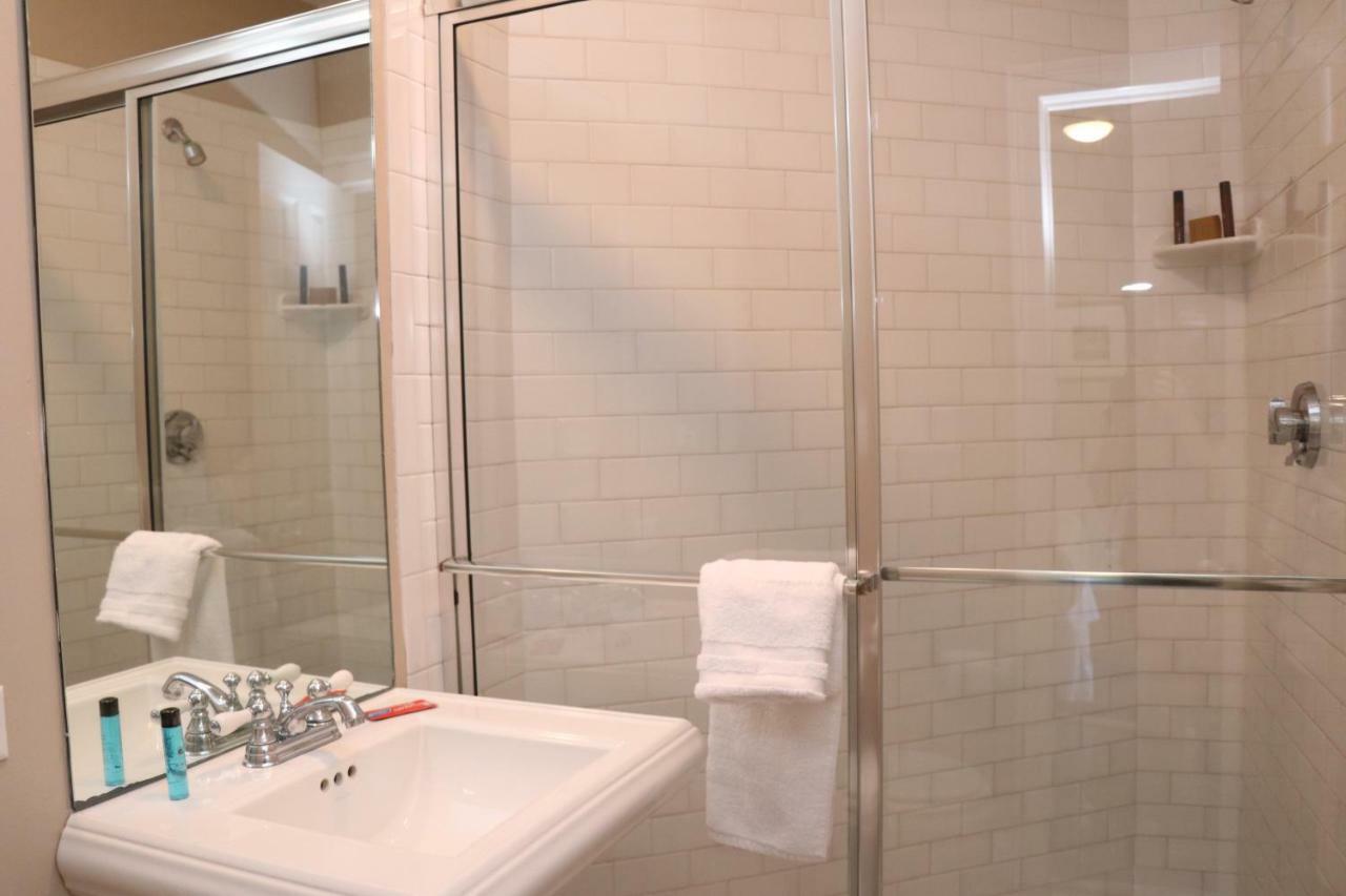 Stylish Downtown Studio, #32 Бостон Экстерьер фото